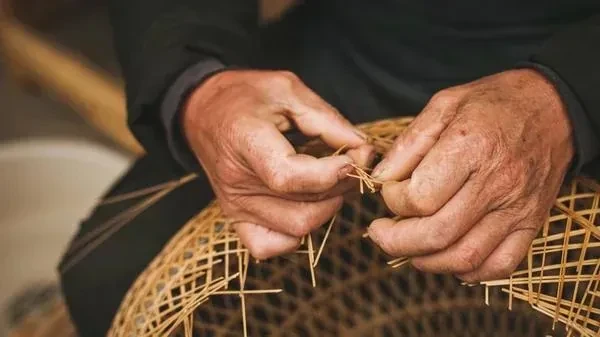 竹编 · Bamboo Weaving